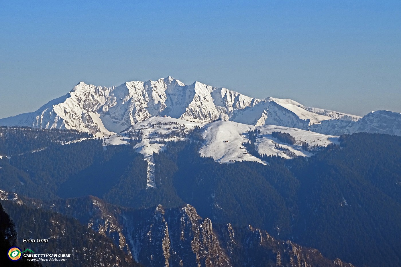 93 Zoom in Monte Menna preceduto dalle Torcole.JPG -                                